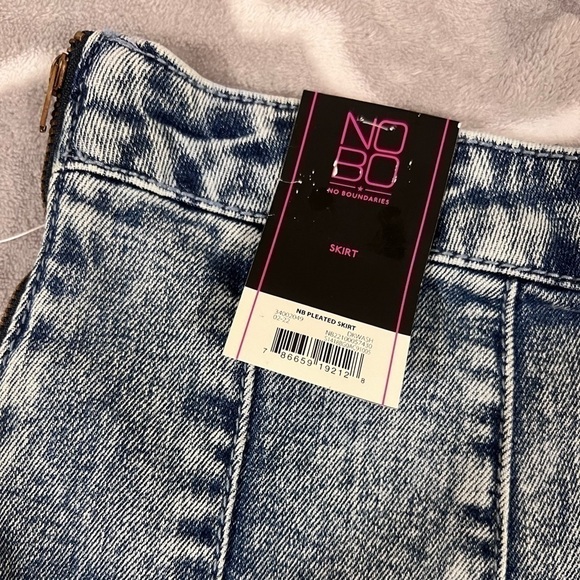 No boundaries Juniors Denim Skirt Size 9 - Picture 3 of 7